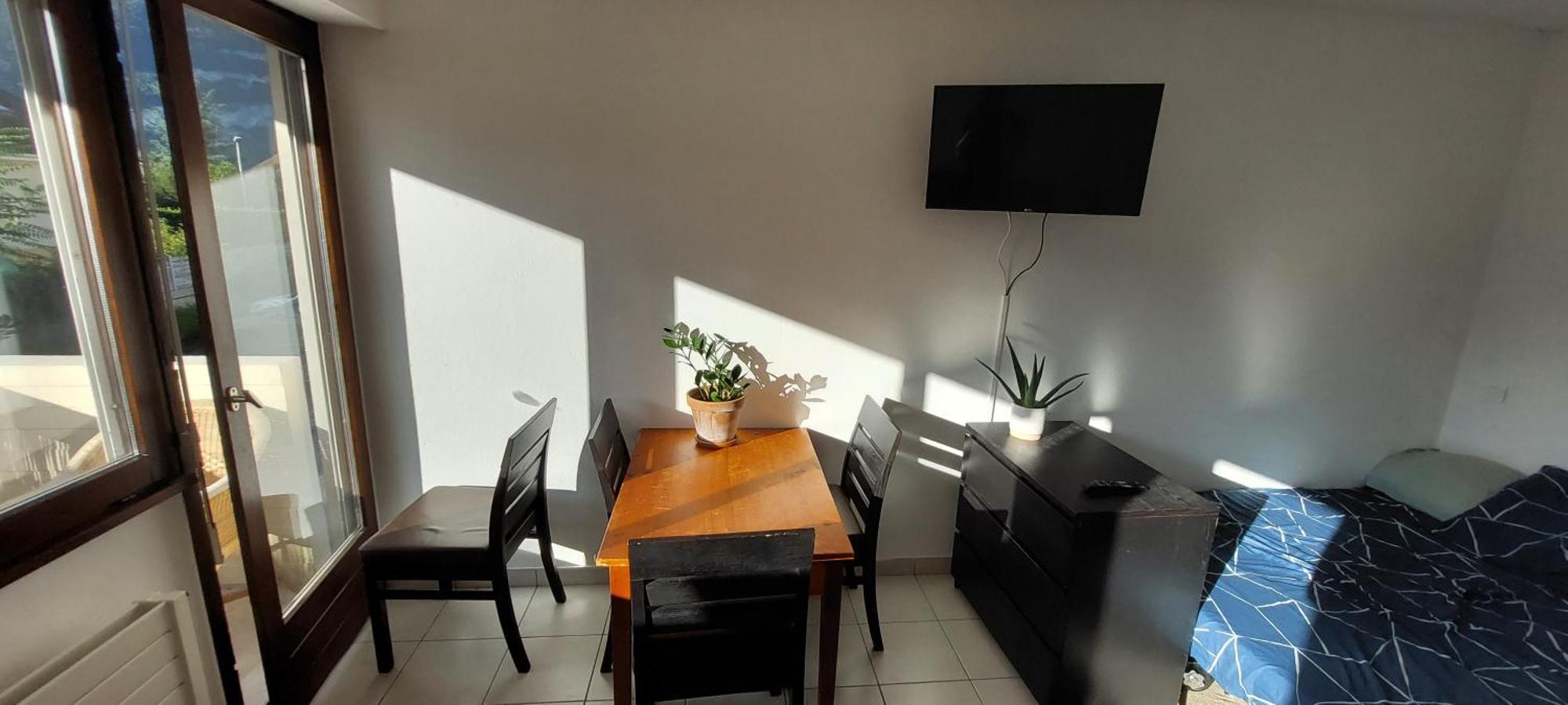 Au Calme Avec Balcon Proche Geneve Apartment *